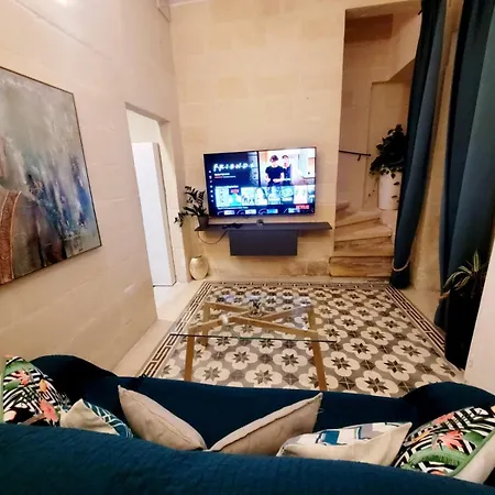 Traditional&unique House בית נופש *