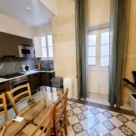 Traditional&unique House בית נופש *