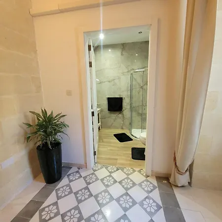 Traditional&unique House סליאמה