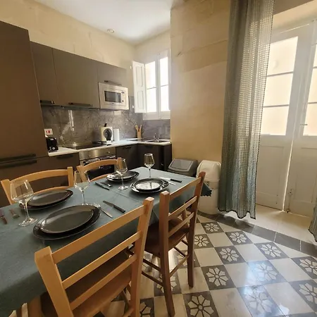 Traditional&unique House בית נופש *